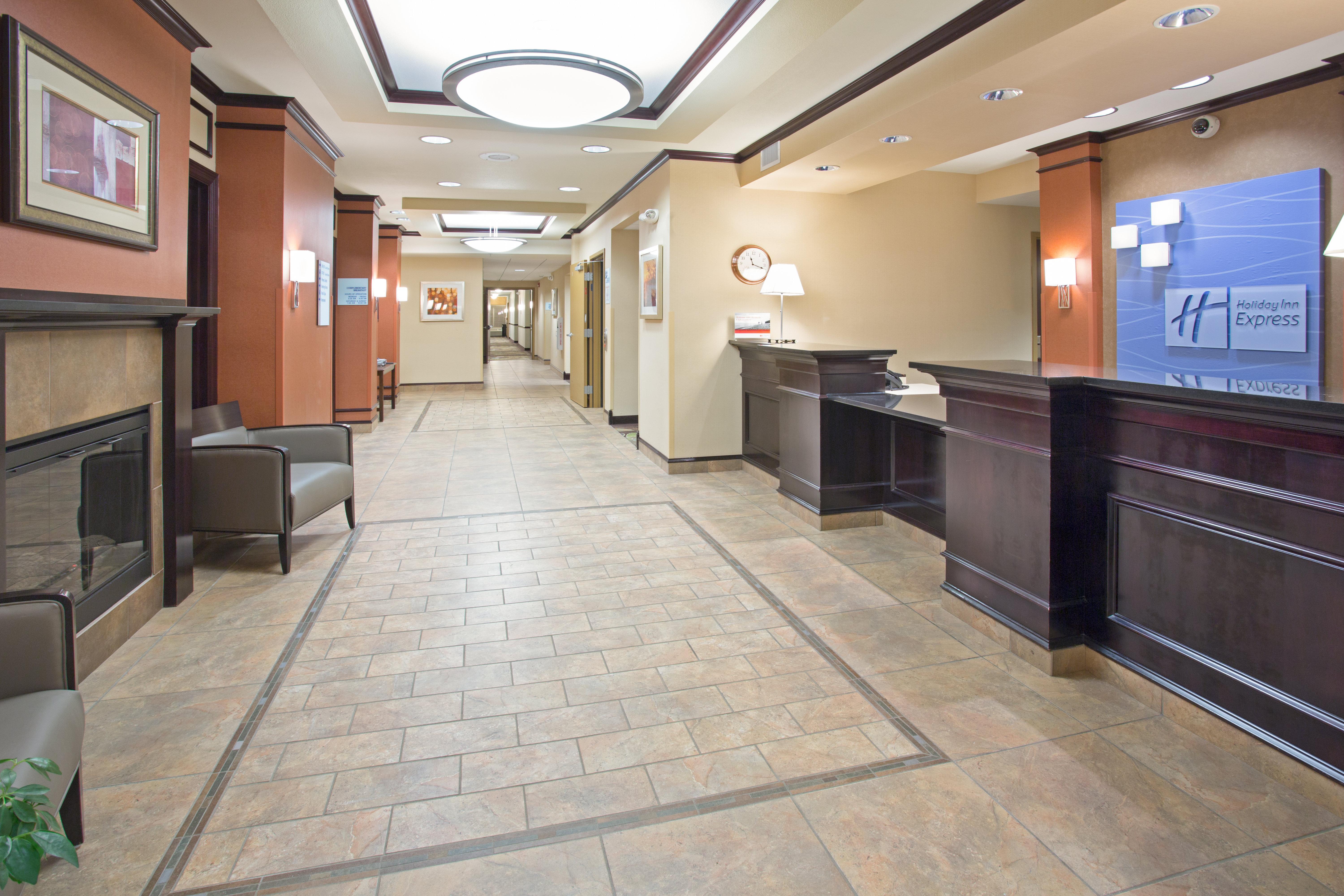 Holiday Inn Express Hotel & Suites Minot South By Ihg Exterior photo