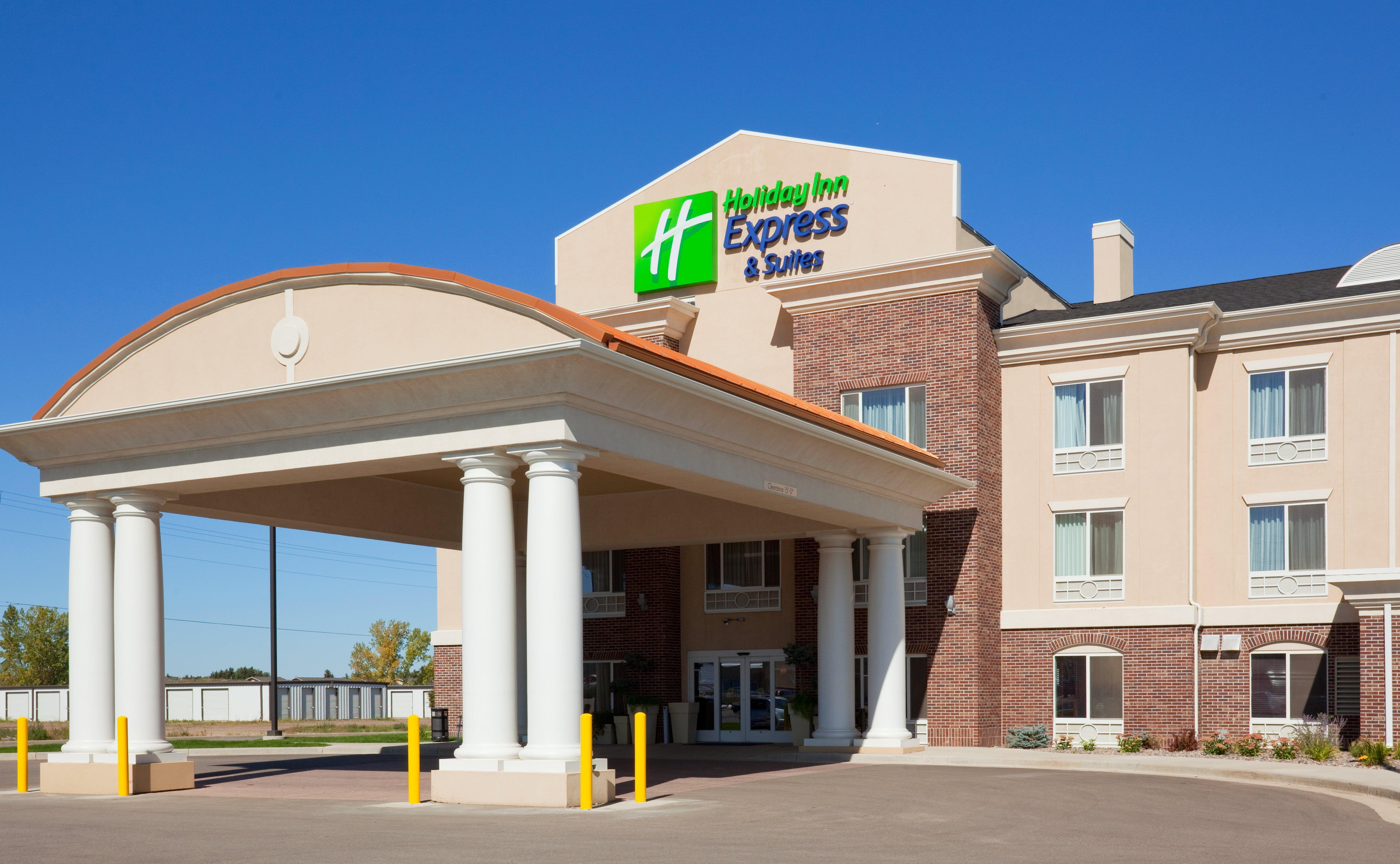 Holiday Inn Express Hotel & Suites Minot South By Ihg Exterior photo