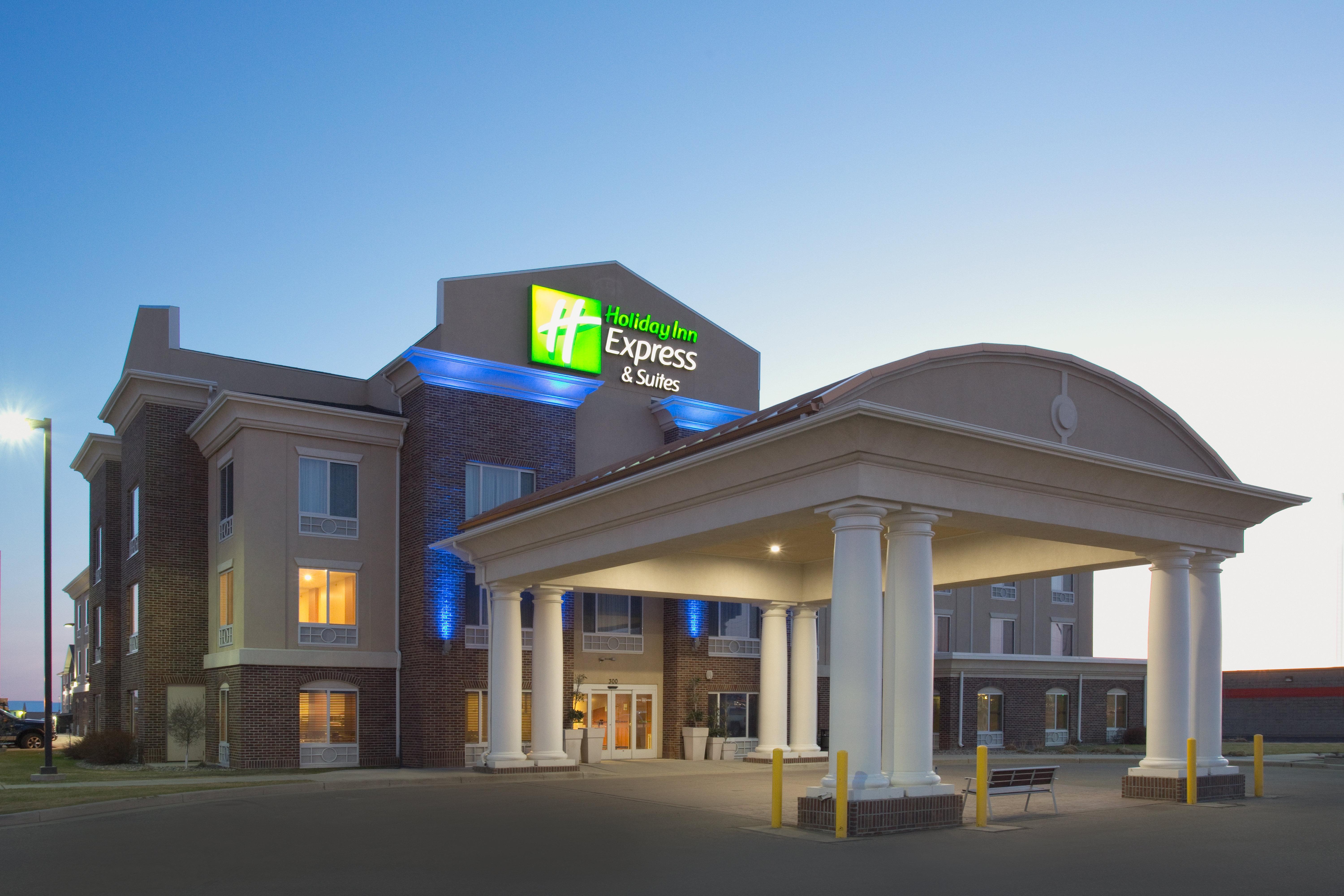 Holiday Inn Express Hotel & Suites Minot South By Ihg Exterior photo