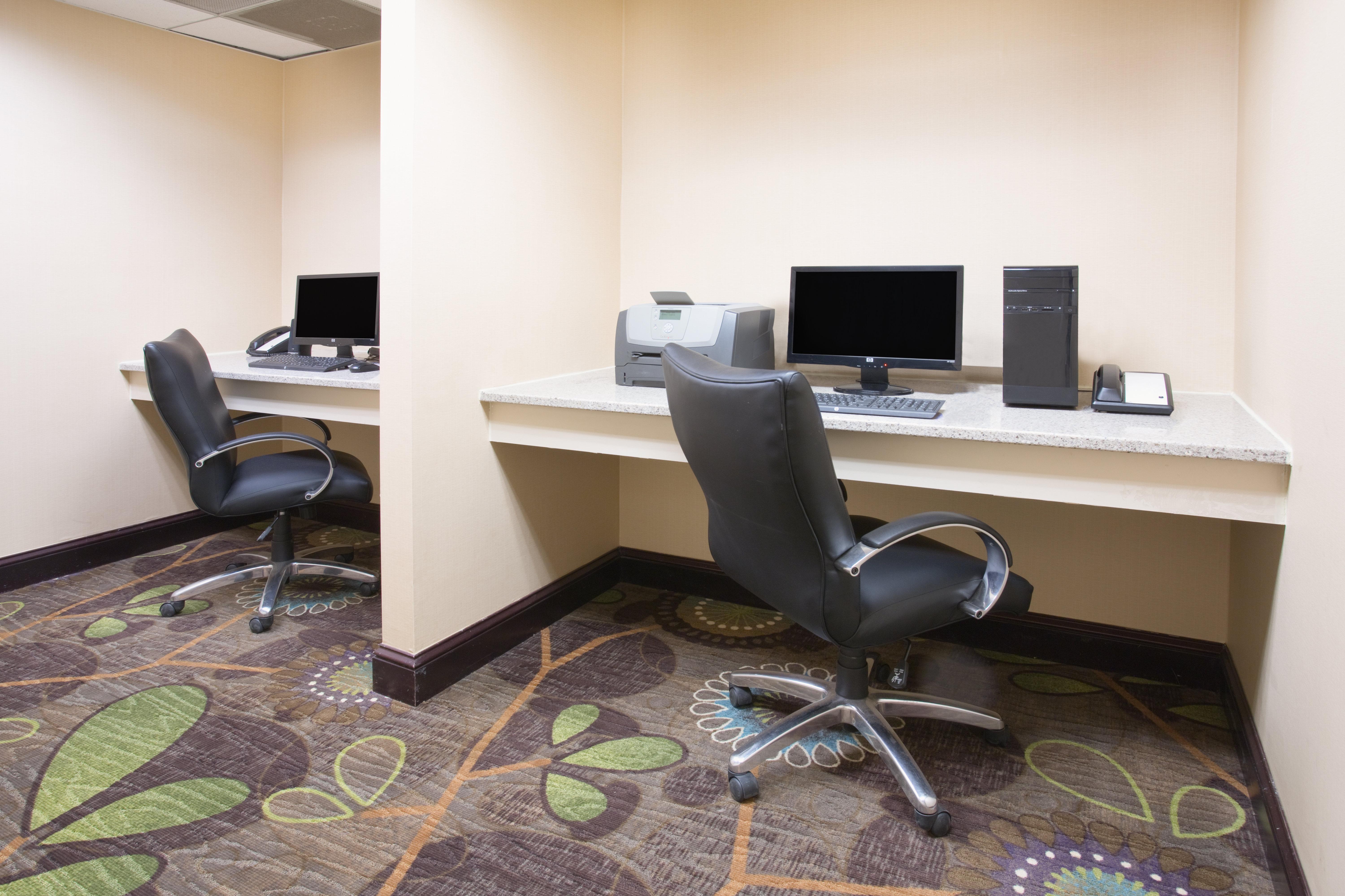 Holiday Inn Express Hotel & Suites Minot South By Ihg Exterior photo