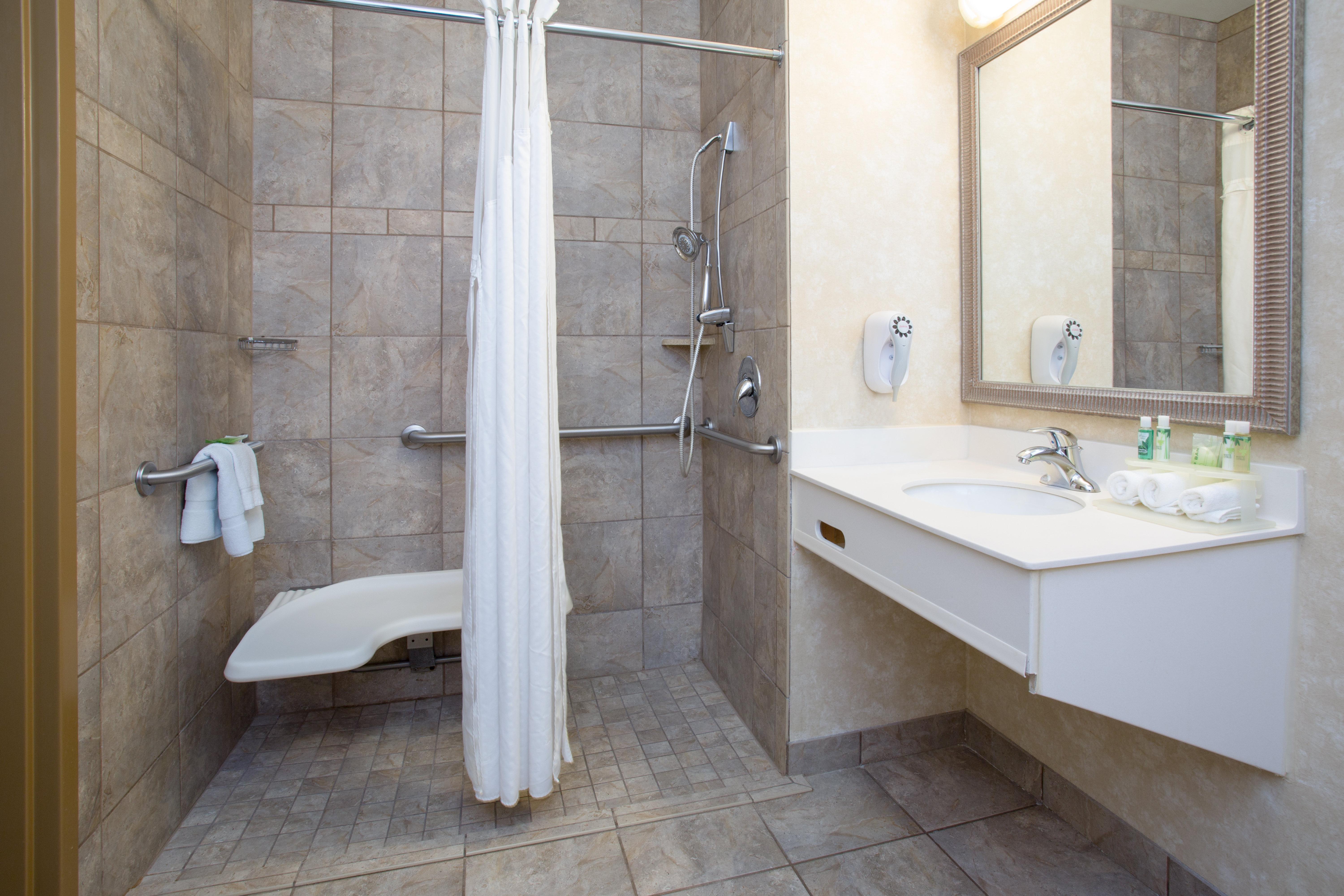 Holiday Inn Express Hotel & Suites Minot South By Ihg Exterior photo